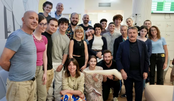 'Ho preso un granchio', sitcom scritta e recitata dai ragazzi del Progetto Giovani dell'Istituto Nazionale dei Tumori di Milano