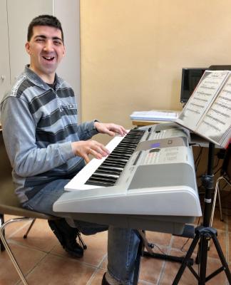 A RITMO DI MARCIA con Nicola alla tastiera