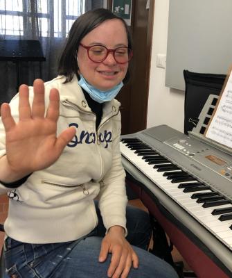 Eleonora esegue tre brani in chiave di basso e di violino